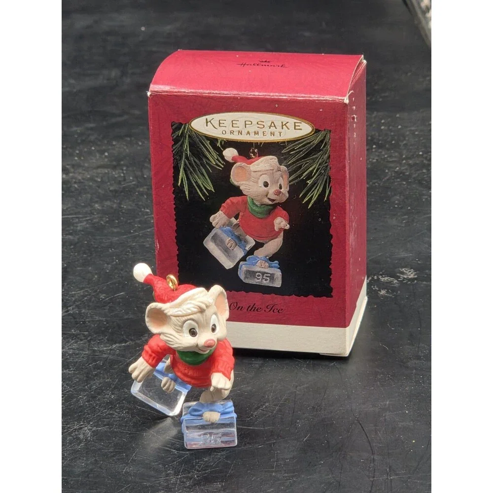 Vintage 1995 HALLMARK Keepsake Christmas Ornament On The Ice Mouse Skating